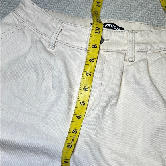 Joe Fresh Women's Cream Cuffed Denim Shorts.  Size 25 - Picture 6 of 9